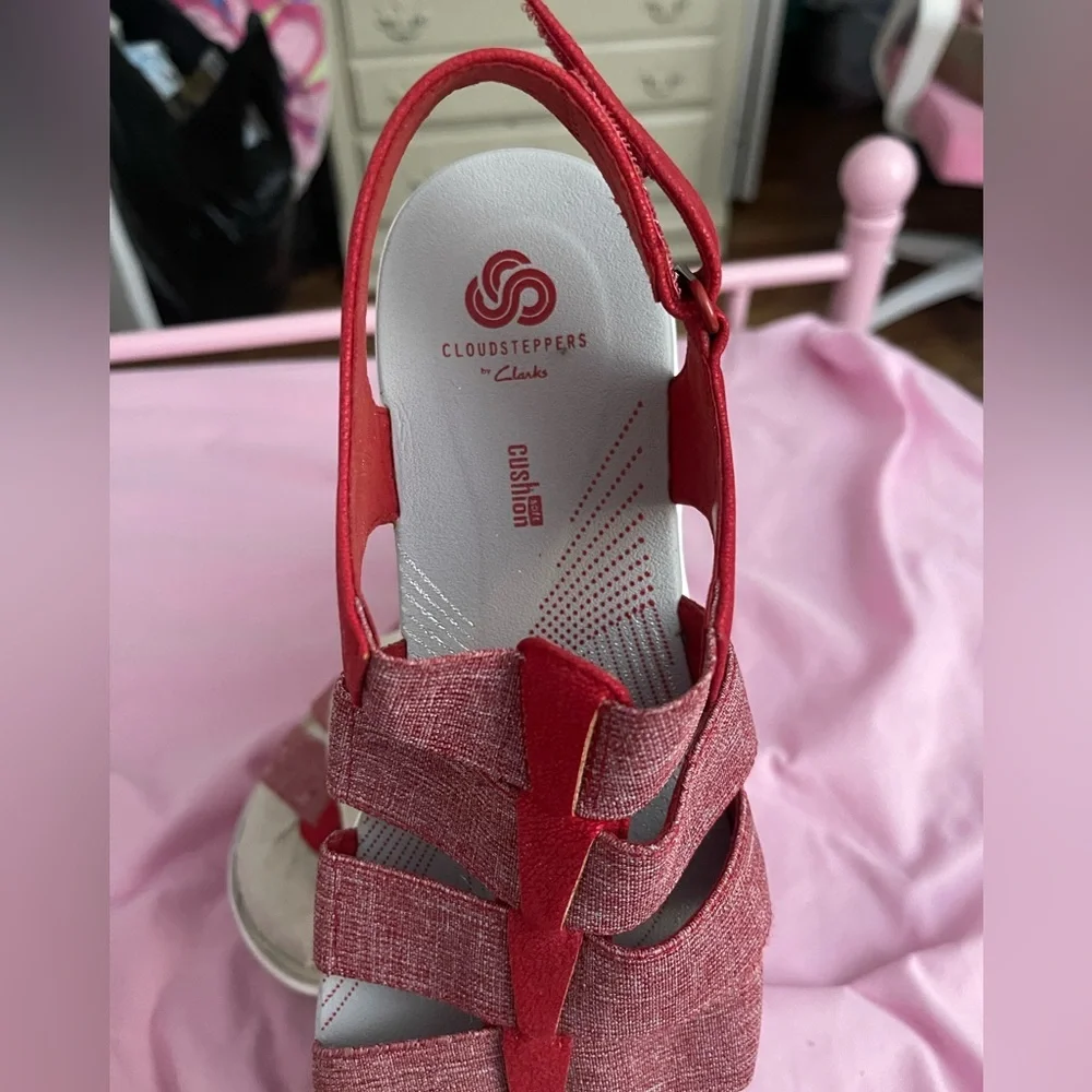 CLOULDSTEPPERS BY CLARKS WOMEN'S RED AND PINK SANDALS - Picture 3 of 5
